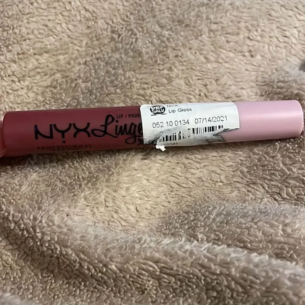 ✨NYX Lingerie XXL Matte Liquid Lipstick - Unlaced, NIP